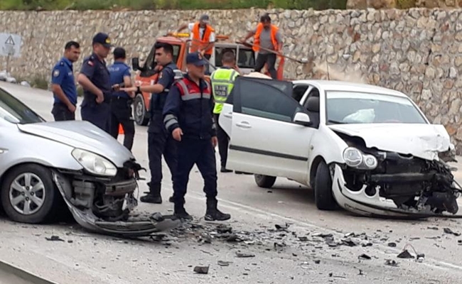 KIRKDÄ°LÄ°M'DE Ä°KÄ° OTOMOBÄ°L Ã‡ARPIÅžTI