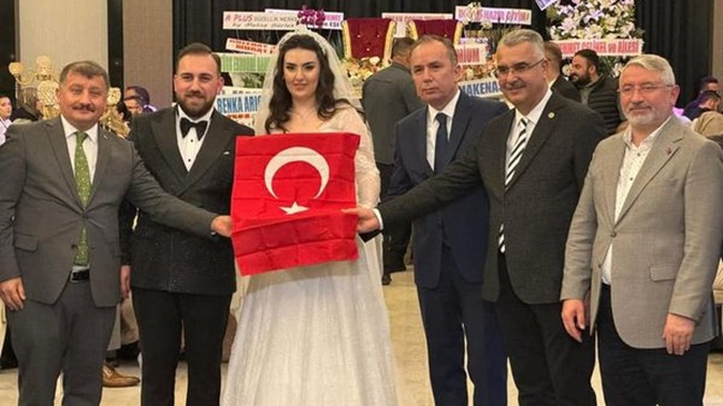 GENÃ‡ Ä°ÅžADAMI EVLENDÄ°