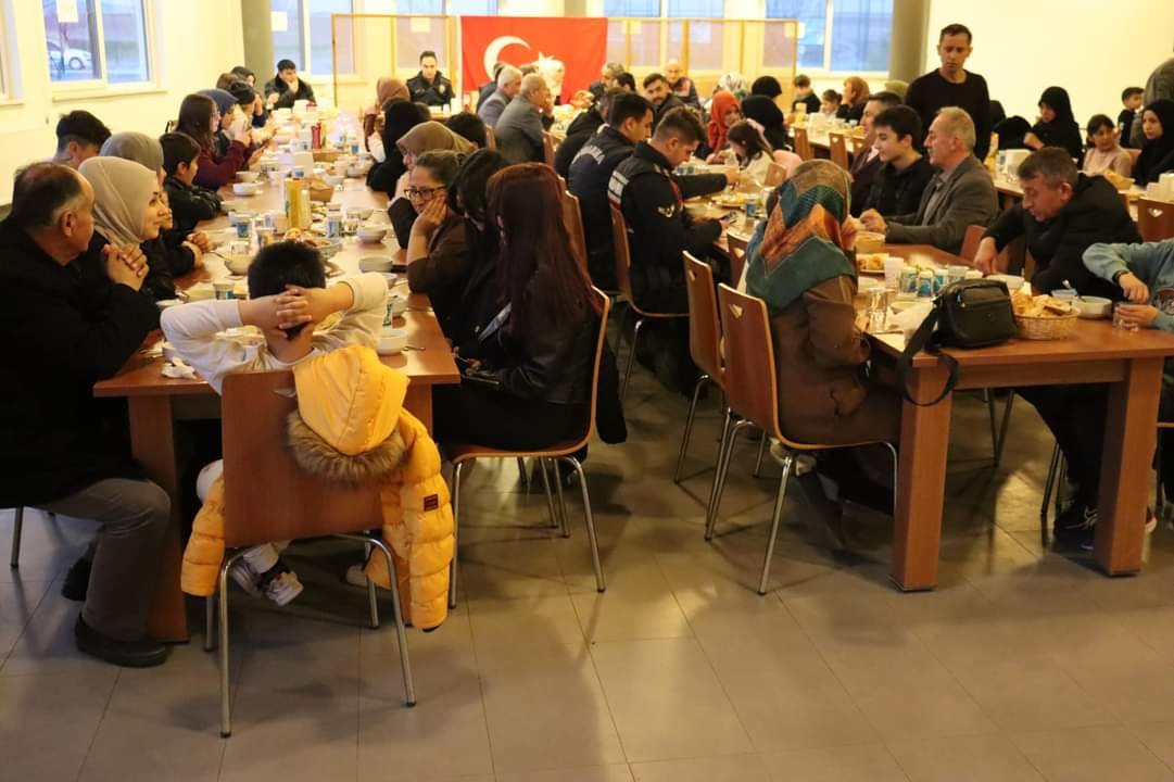 BAÅžKAN ÅžALTU, Ã–ÄžRENCÄ°LERLE Ä°FTARDA BULUÅžTU