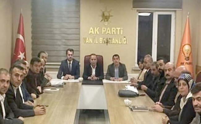 CEYLAN, ERDOÄžANâ€™IN  MÄ°TÄ°NGÄ° Ä°Ã‡Ä°N VANâ€™DA!