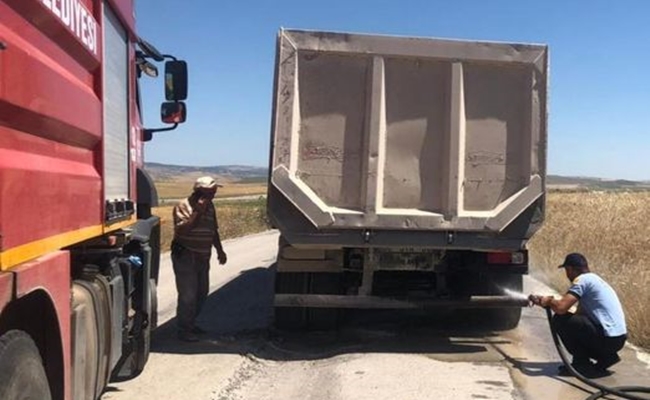 SEYÄ°R HALÄ°NDEKÄ° KAMYON ALEV ALDI