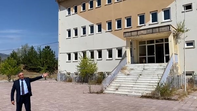 ÅžEHÄ°DÄ°N Ä°SMÄ° VERÄ°LEN OKUL Ã‡ÃœRÃœMEYE TERK EDÄ°LDÄ°