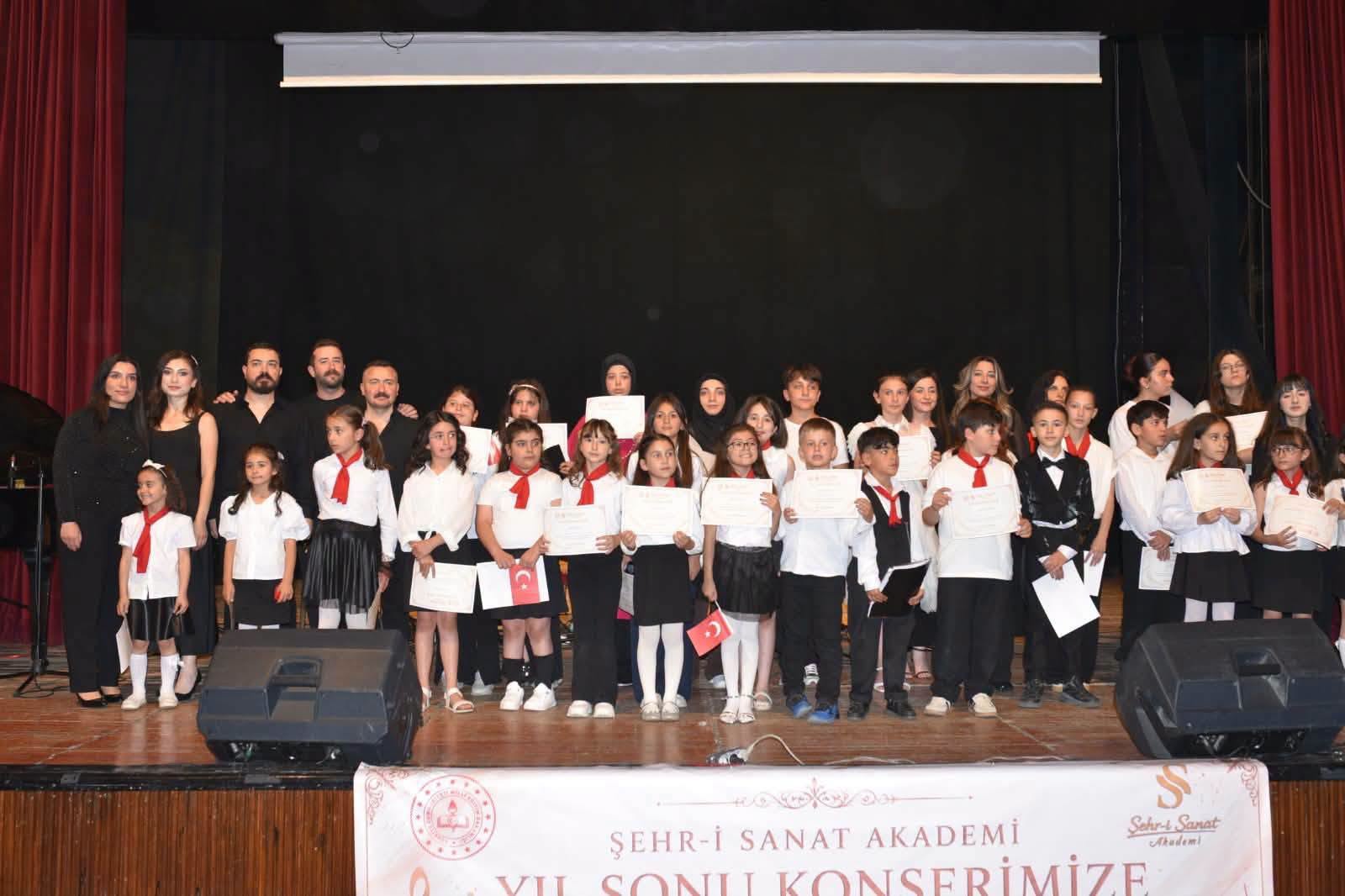 ŞEHR-İ SANAT AKADEMİ'NİN KONSERİNE YOĞUN İLGİ!