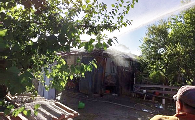 YANGINDA 4 EV KÃœL OLDU