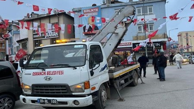 BAYRAK ASMAK Ä°Ã‡Ä°N BÄ°NDÄ°KLERÄ° VÄ°NCÄ°N  SEPETÄ° KIRILDI: 2 KÄ°ÅžÄ° YARALANDI