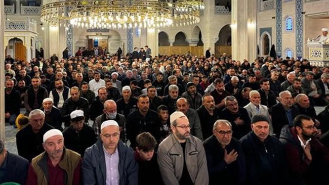 KADÄ°R GECESÄ°NDE CAMÄ°LER DOLDU TAÅžTI