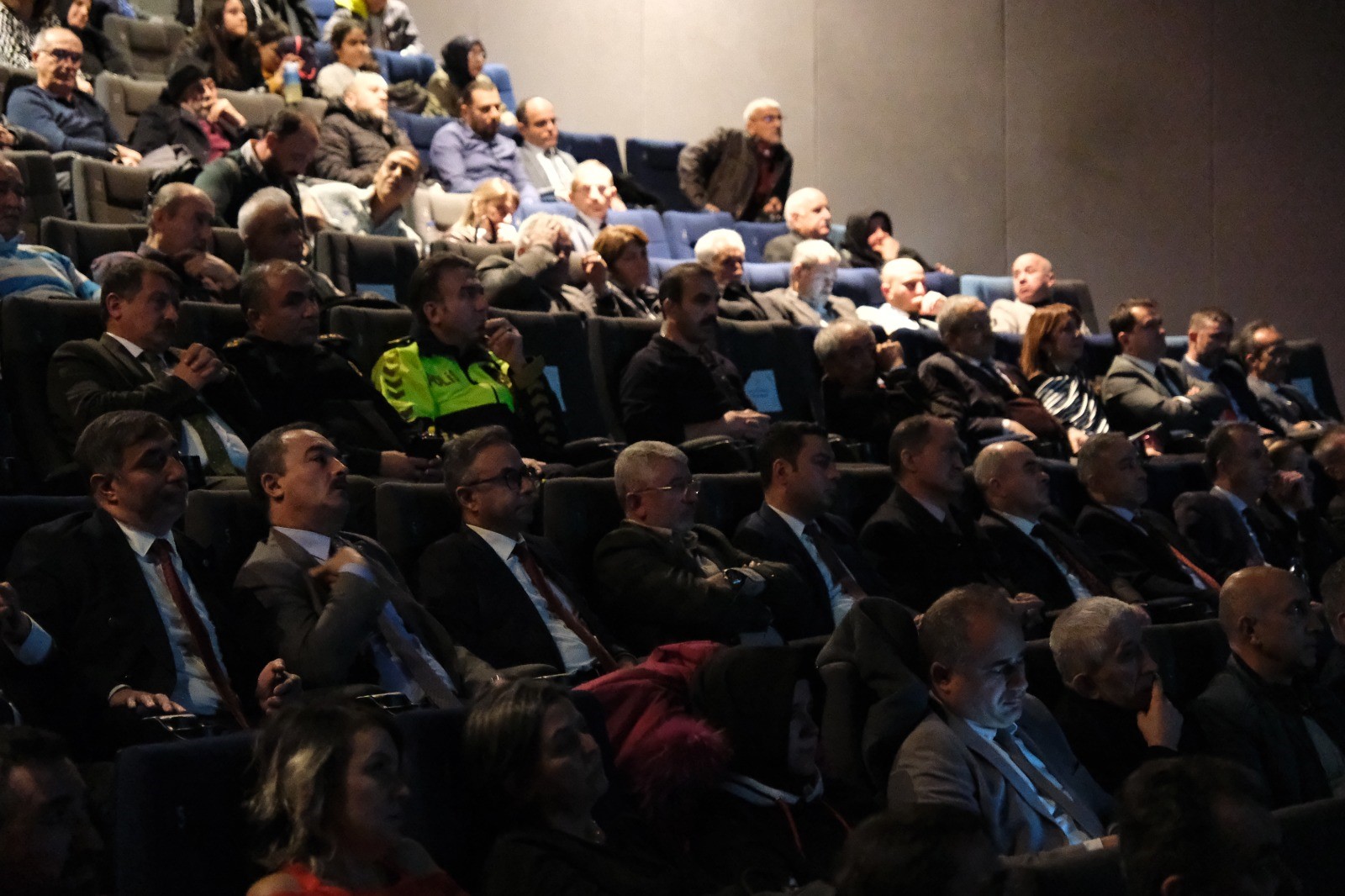 ÅžEHÄ°T Ã–ÄžRETMENÄ°N HAYATINI  ANLATAN FÄ°LME Ã‡ORUMâ€™DA GALA