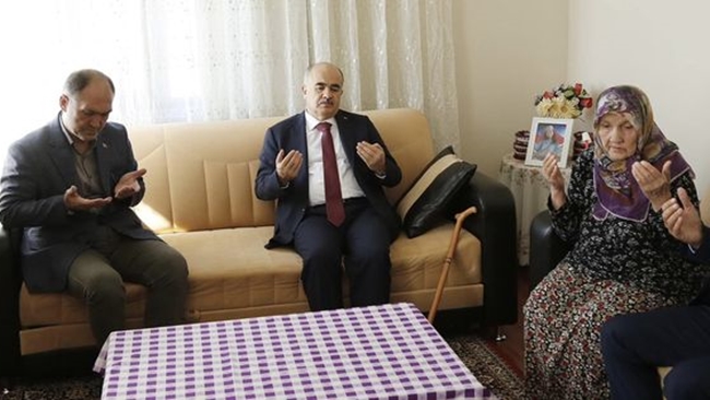 VALÄ° DAÄžLIâ€™DAN ÅžEHÄ°T Ã–ÄžRETMEN  AYBÃœKE YALÃ‡INâ€™IN AÄ°LESÄ°NE ZÄ°YARET