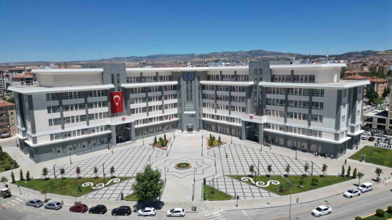 ÇORUM BELEDİYESİ'NDEN 7,7 MİLYONLUK KIRTASİYE DESTEĞİ