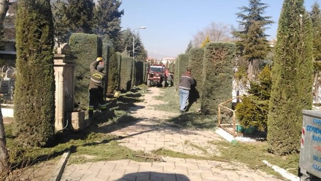 MEZARLIKLAR BAYRAMA HAZIRLANIYOR