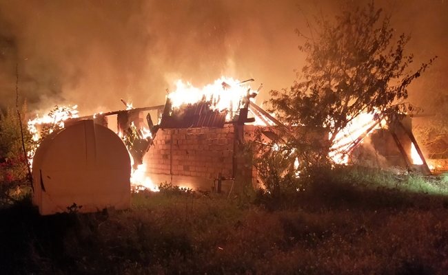 MALZEME DEPOSU ALEV ALEV YANDI