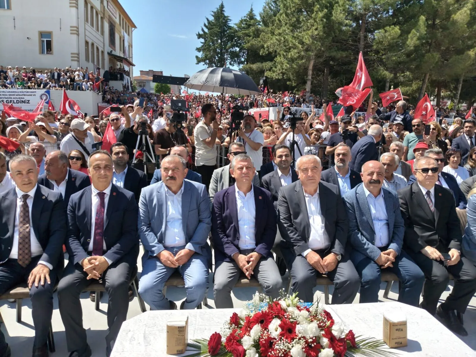 ÖZGÜR ÖZEL ÇORUM'DA HALKA SESLENDİ