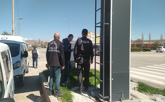 OTOMOBÄ°LÄ°N Ã‡ARPTIÄžI  YAYA YAÅžAMINI YÄ°TÄ°RDÄ°