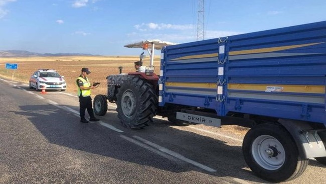 8 TRAKTÃ–R TRAFÄ°KTEN MEN EDÄ°LDÄ°