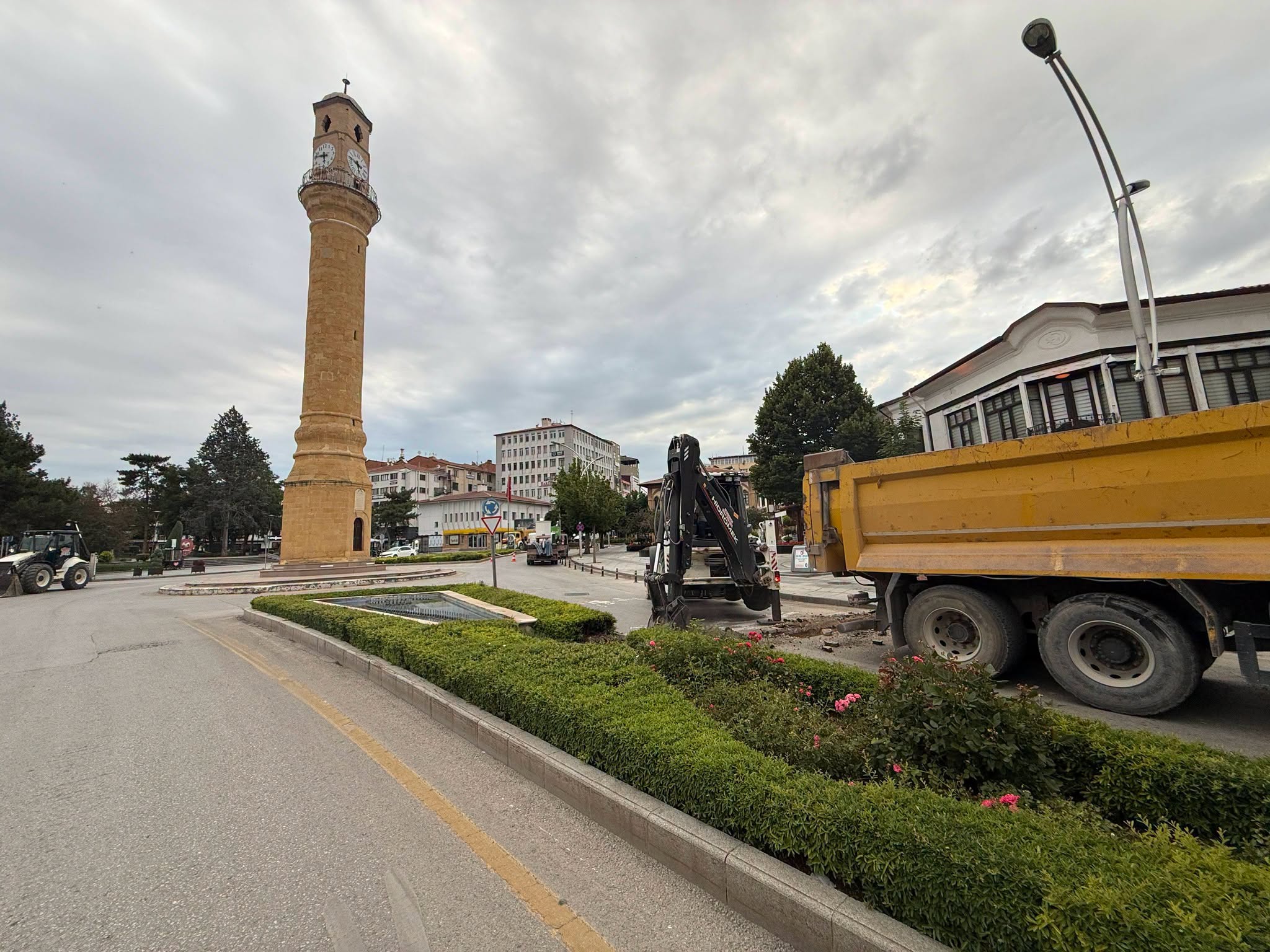 GAZİ CADDESİ'NDE ASFALT ÇALIŞMALARI BAŞLIYOR
