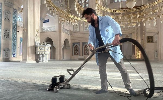 CAMÄ°LERDE RAMAZAN TEMÄ°ZLÄ°ÄžÄ°!