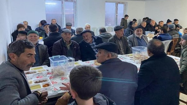 10 YILDIR AYNI SOFRADA  BÄ°RLÄ°KTE Ä°FTAR YAPIYORLAR