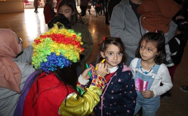DEPREMZEDE Ã‡OCUKLAR  Ä°Ã‡Ä°N ETKÄ°NLÄ°K DÃœZENLENDÄ°