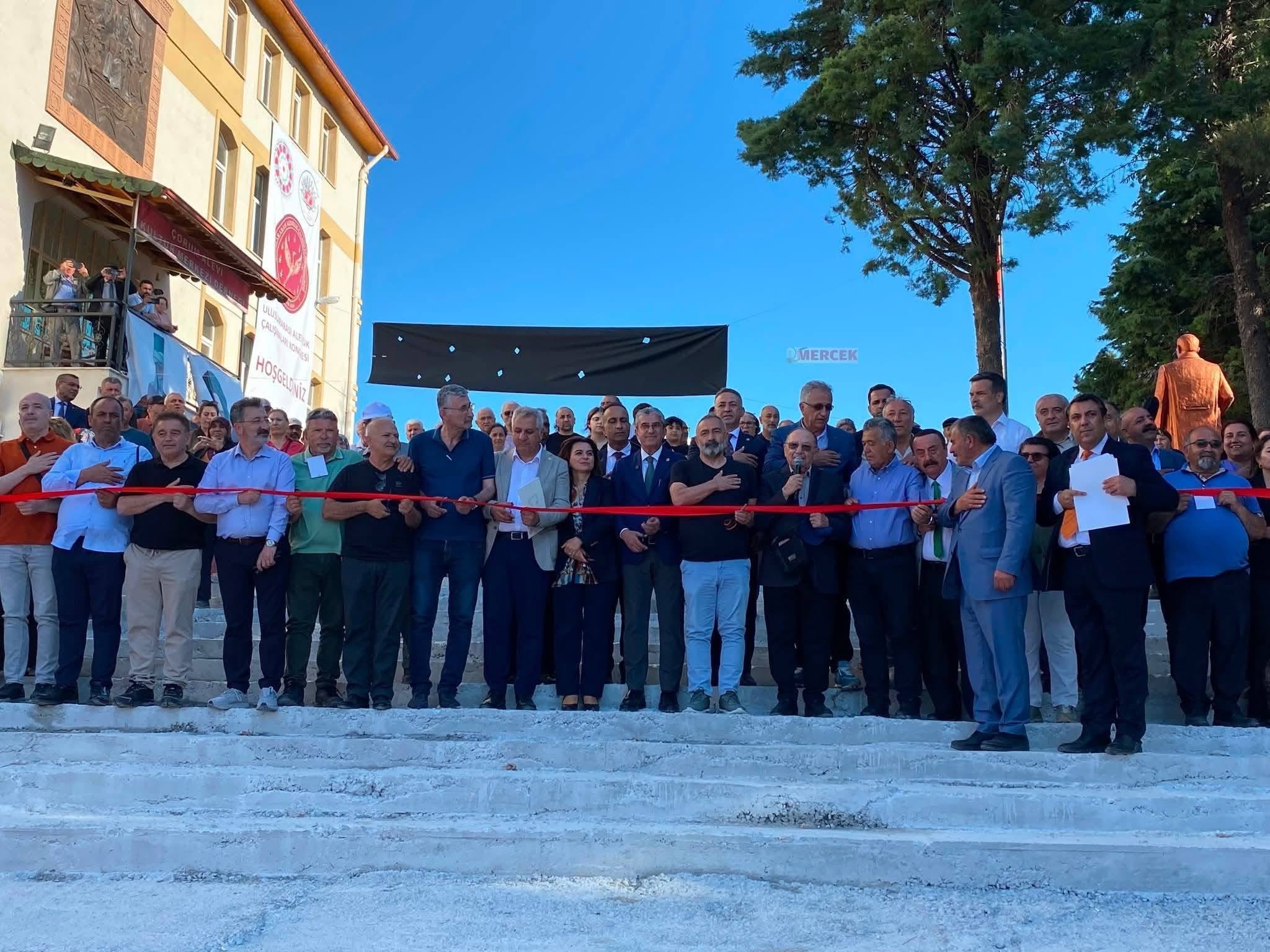 HACI BEKTAŞ VAKFI'NA PİR SULTAN  ABDAL VE KADINCIK ANA ANITLARI
