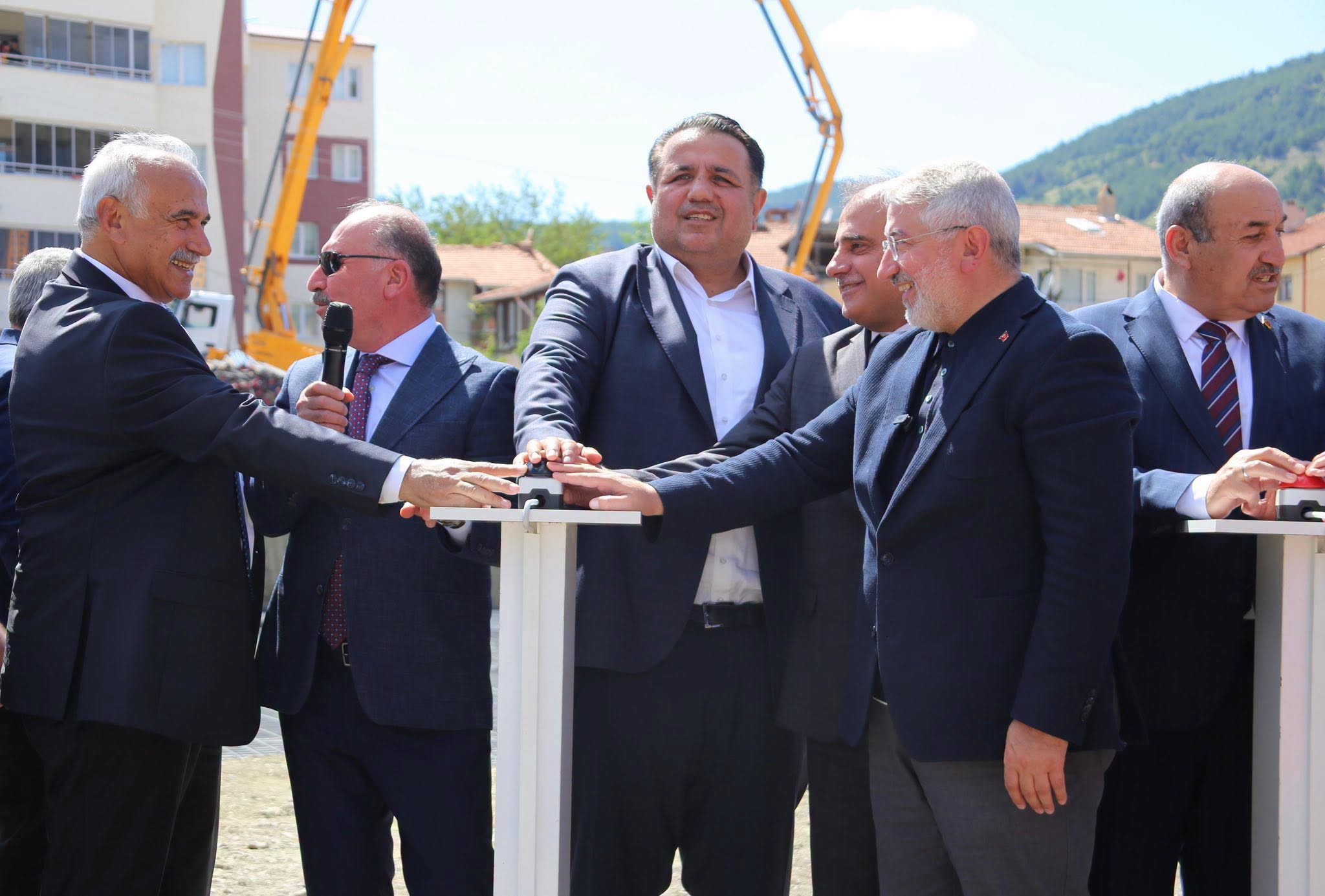 54 MİLYON TL BEDELLİ SPOR KOMPLEKSİNİN TEMELİ ATILDI