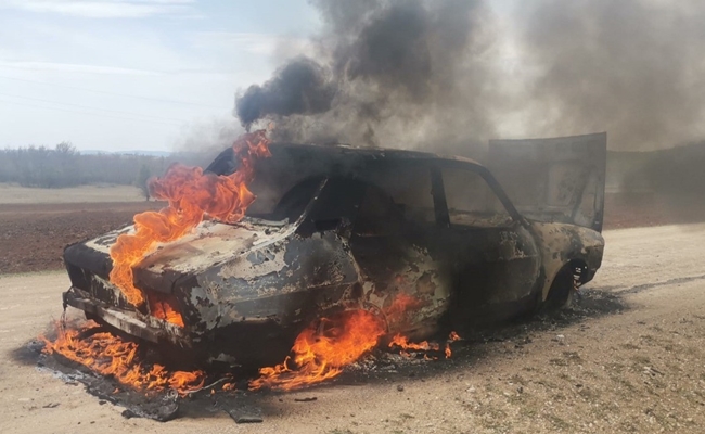 SEYÄ°R HALÄ°NDE ALEV  ALAN ARAÃ‡ KÃœL OLDU