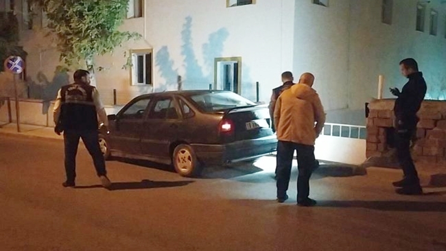 SEYÄ°R HALÄ°NDEKÄ°  ARACA MERMÄ° Ä°SABET ETTÄ°!