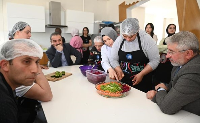 AÅžGIN, ENGELLÄ° Ã–ÄžRENCÄ°LERLE YEMEK YAPTI