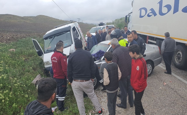 OTOMOBÄ°L, Ã‡EKÄ°CÄ° Ä°LE Ã‡ARPIÅžTI