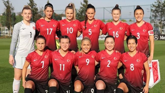 A MÄ°LLÄ° KADIN FUTBOL TAKIMI Ã‡ORUMâ€™A GELÄ°YOR