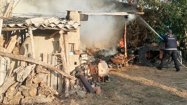 KORKUTAN EV YANGINI!