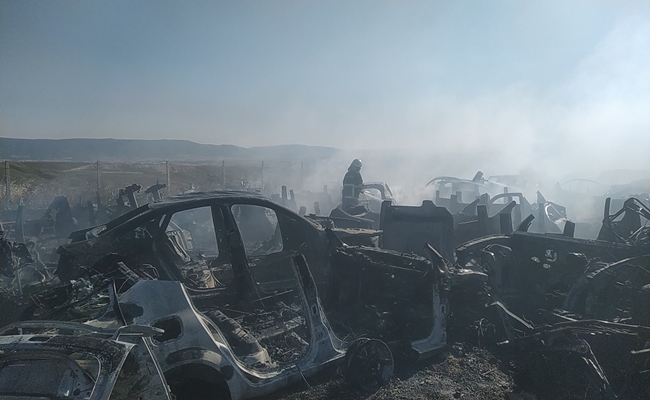 OTOMOBÄ°LLER KÃœLE DÃ–NDÃœ