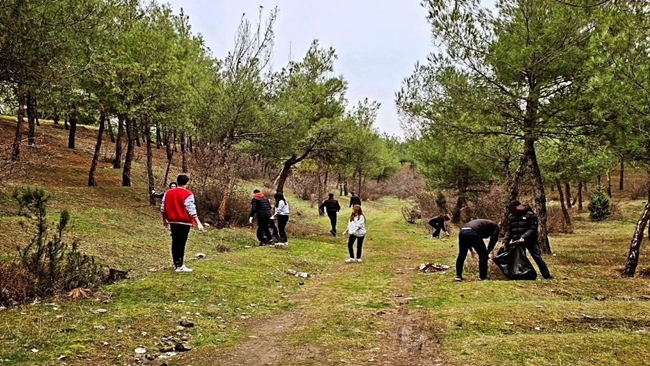 Ã–ÄžRENCÄ°LER, ORMANLIK ALANI TEMÄ°ZLEDÄ°