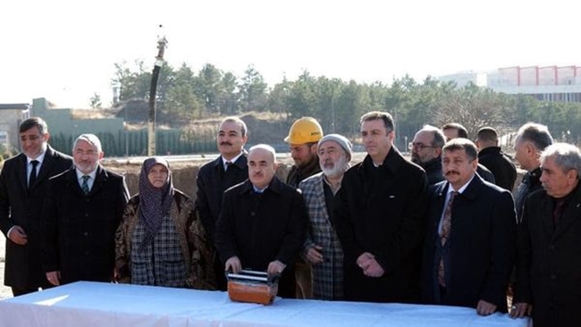 KAMPÃœS CAMÄ° TEMELÄ° ATILDI