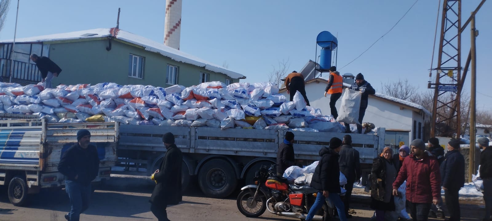 LAÃ‡Ä°Nâ€™DEN YAKACAK YARDIMI!