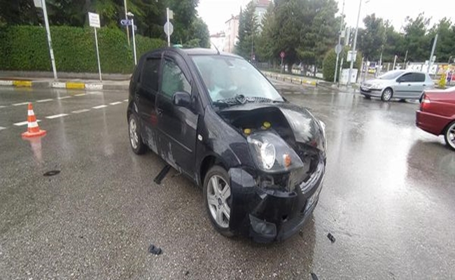 OTOMOBÄ°L Ä°LE TÄ°CARÄ° ARAÃ‡ Ã‡ARPIÅžTI