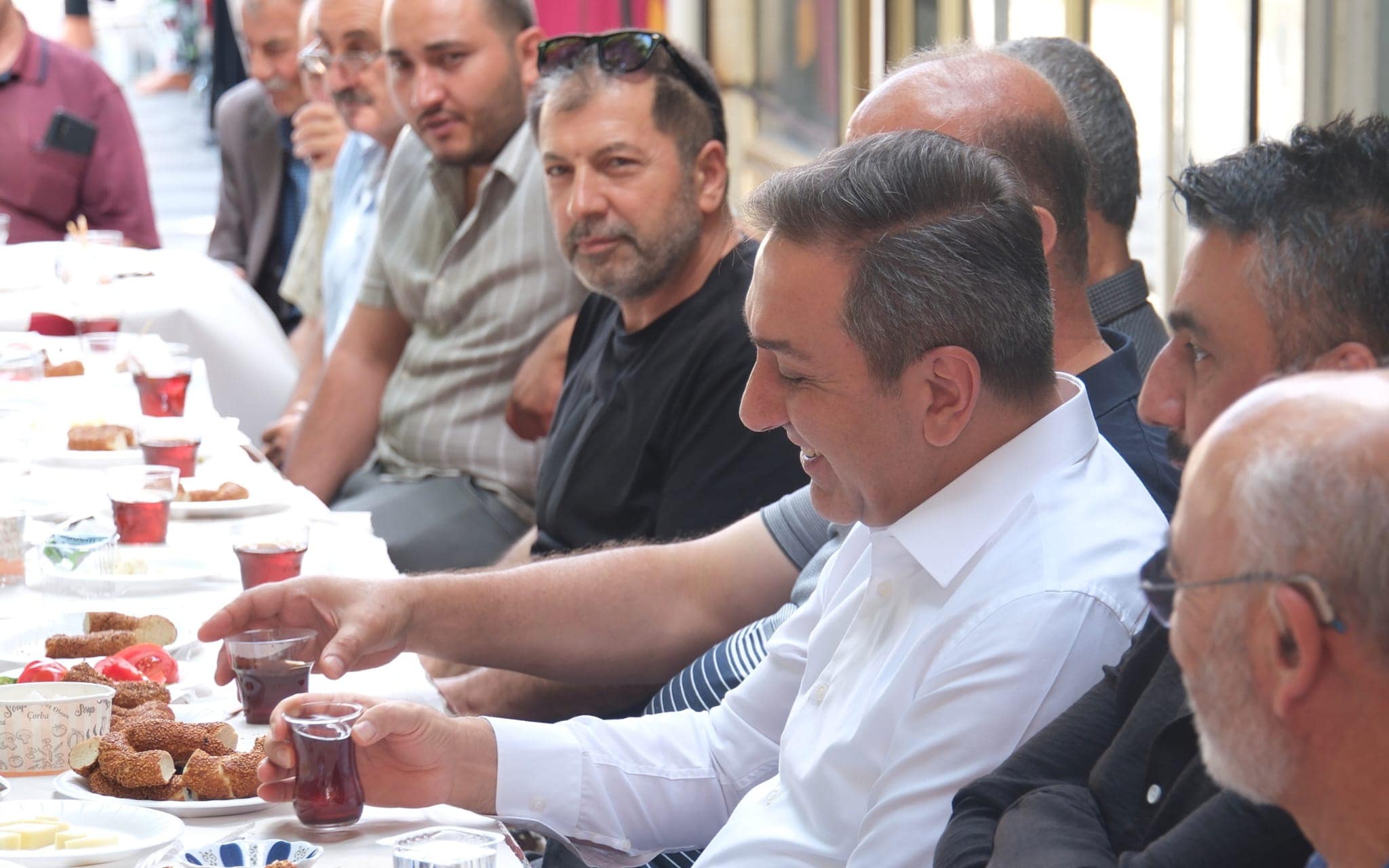 HALKTAN BÄ°RÄ°, HALKLA Ä°Ã‡ Ä°Ã‡E BAÅžKAN!