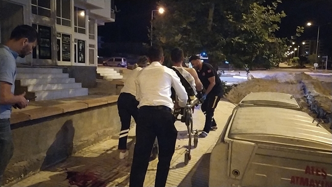 KOMÅžU KAVGASINDA KAN AKTI