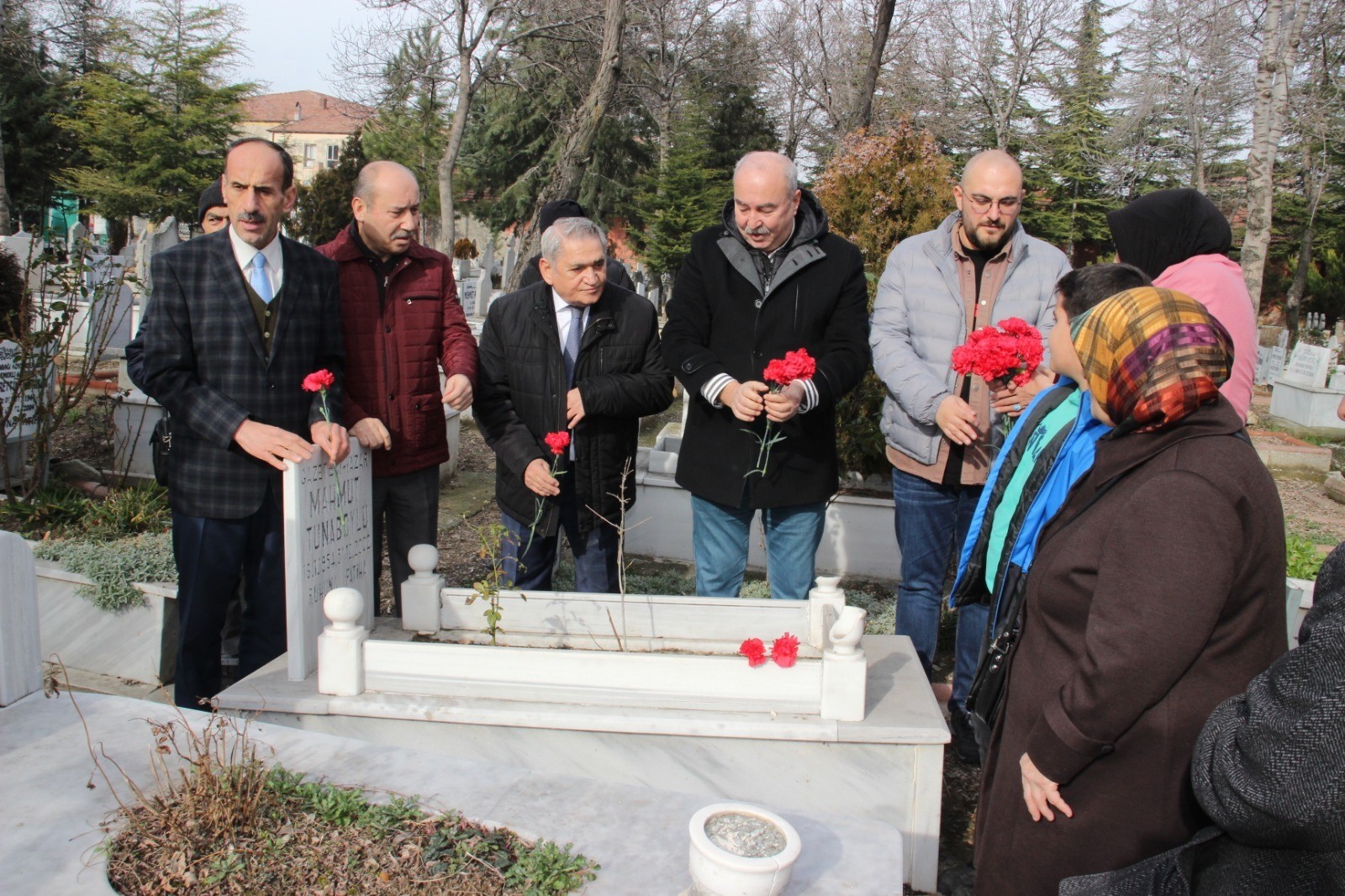 MAHMUT TUNABOYLU KABRÄ° BAÅžINDA ANILDI