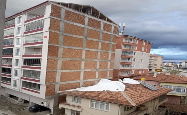 FIRTINA BÄ°NANIN DUVARINI YIKTI