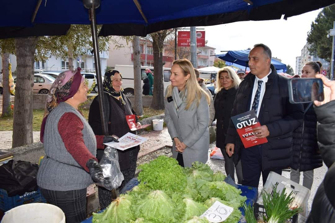 CHP'LÄ° NAZLIAKA VE ÃœNVER,  PAZARDA VATANDAÅžI DÄ°NLEDÄ°