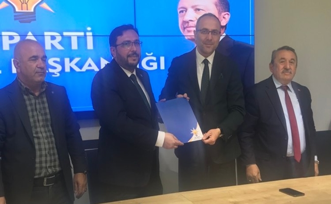 LEK, KALABALIK KATILIMLA ADAYLIÄžINI AÃ‡IKLADI