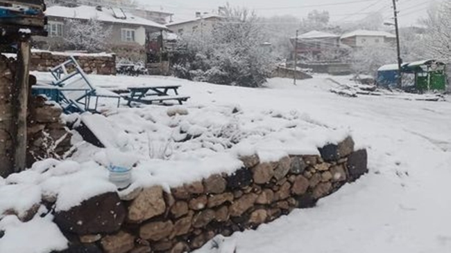 Ã‡ORUMâ€™UN KÃ–YLERÄ°NE  LAPA LAPA KAR YAÄžDI