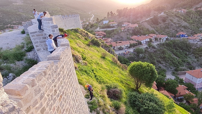 OÄžLUNU Ã–LDÃœREN ANNEYE MÃœEBBET HAPÄ°S!