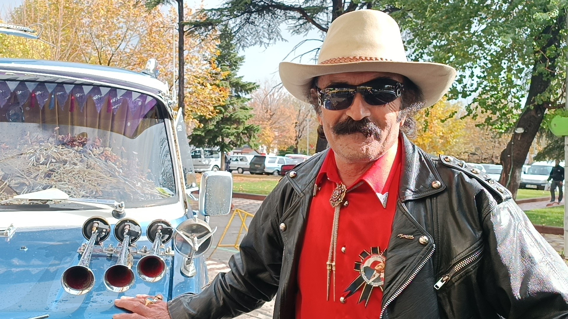 Ã‡ORUMâ€™UN KOVBOYU DÄ°KKATLERÄ° ÃœZERÄ°NE Ã‡EKÄ°YOR