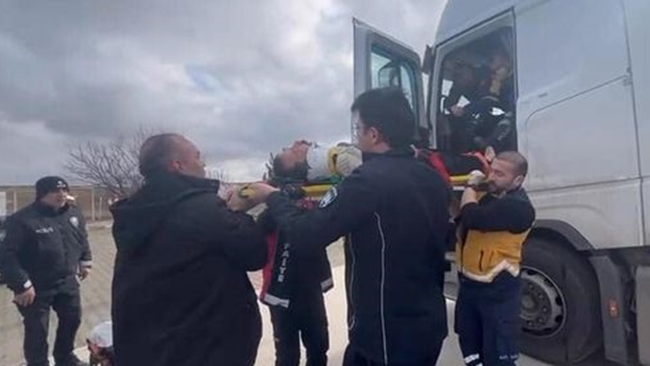 TIR SÃœRÃœCÃœSÃœ ARAÃ‡ Ä°Ã‡Ä°NDE KOMAYA GÄ°RDÄ°