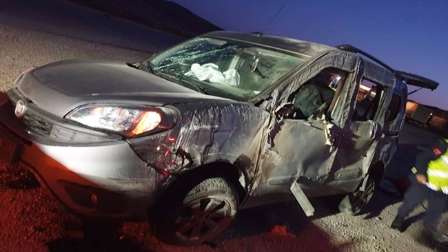 HAFÄ°F TÄ°CARÄ° ARAÃ‡ DEVRÄ°LDÄ°: 5 YARALI