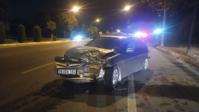 OTOMOTÄ°V TÄ°CARÄ° ADACA Ã‡ARPTI: 1 YARALI