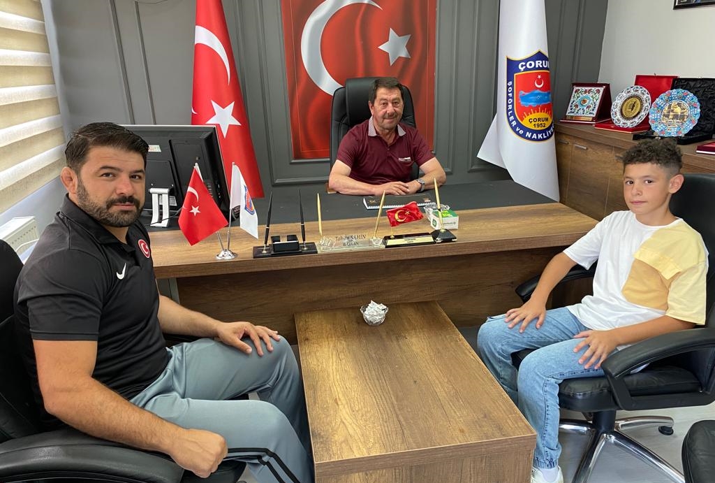 ÅžAMPÄ°YONU  ALTINLA Ã–DÃœLLENDÄ°RDÄ°