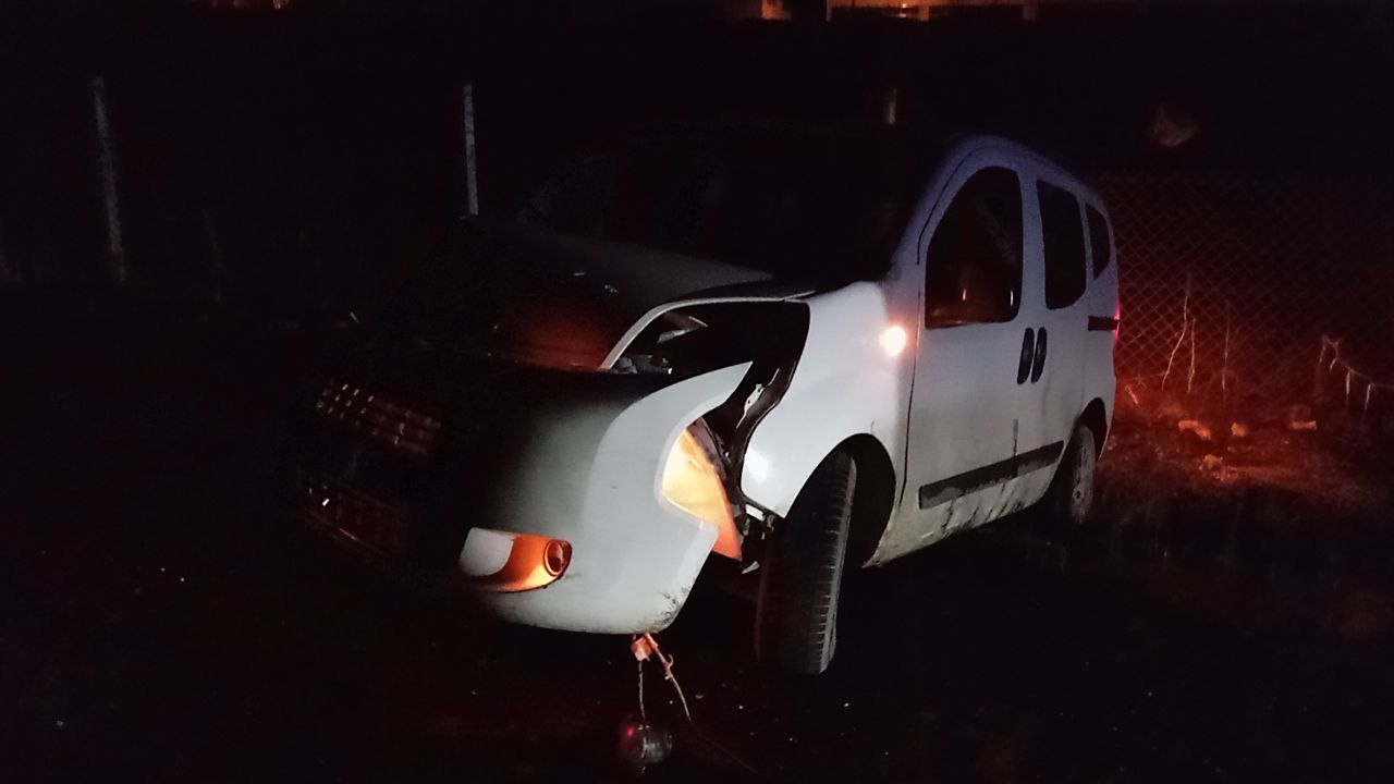 HAFÄ°F TÄ°CARÄ° ARAÃ‡ PARK HALÄ°NDEKÄ° OTOMOBÄ°LE Ã‡ARPTI