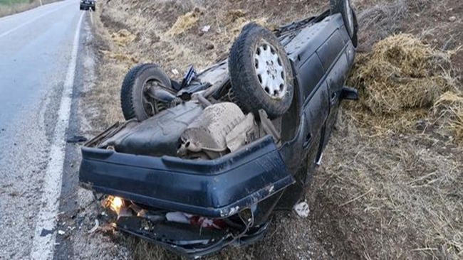 OTOMOBÄ°L TAKLA ATTI: 2 YARALI!